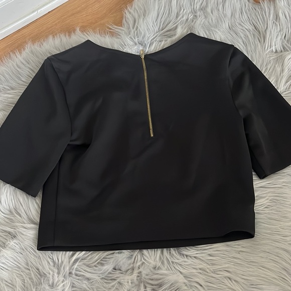 Bundle of Two Express Crop tops - Picture 4 of 6